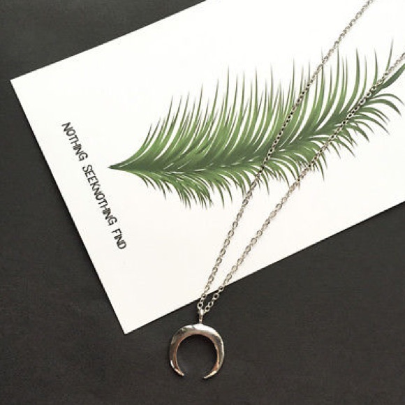 Dainty Horn Moon Necklace (Gold or Silver) - Picture 4 of 6